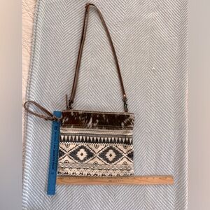 Myra Crossbody purse with cowhide detail